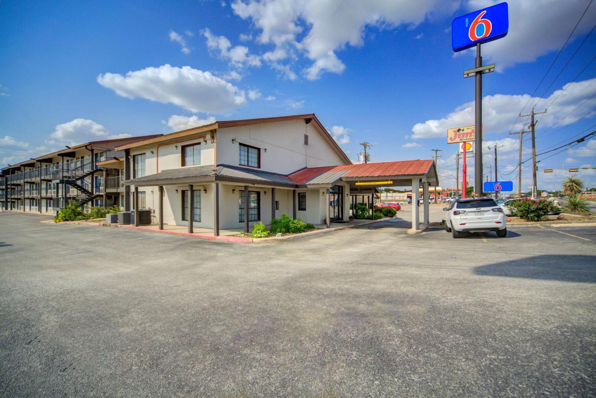 Motel 6 San Antonio, Tx I-35 North Corridor Экстерьер фото
